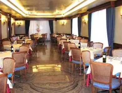 Mondial Hotel 3*